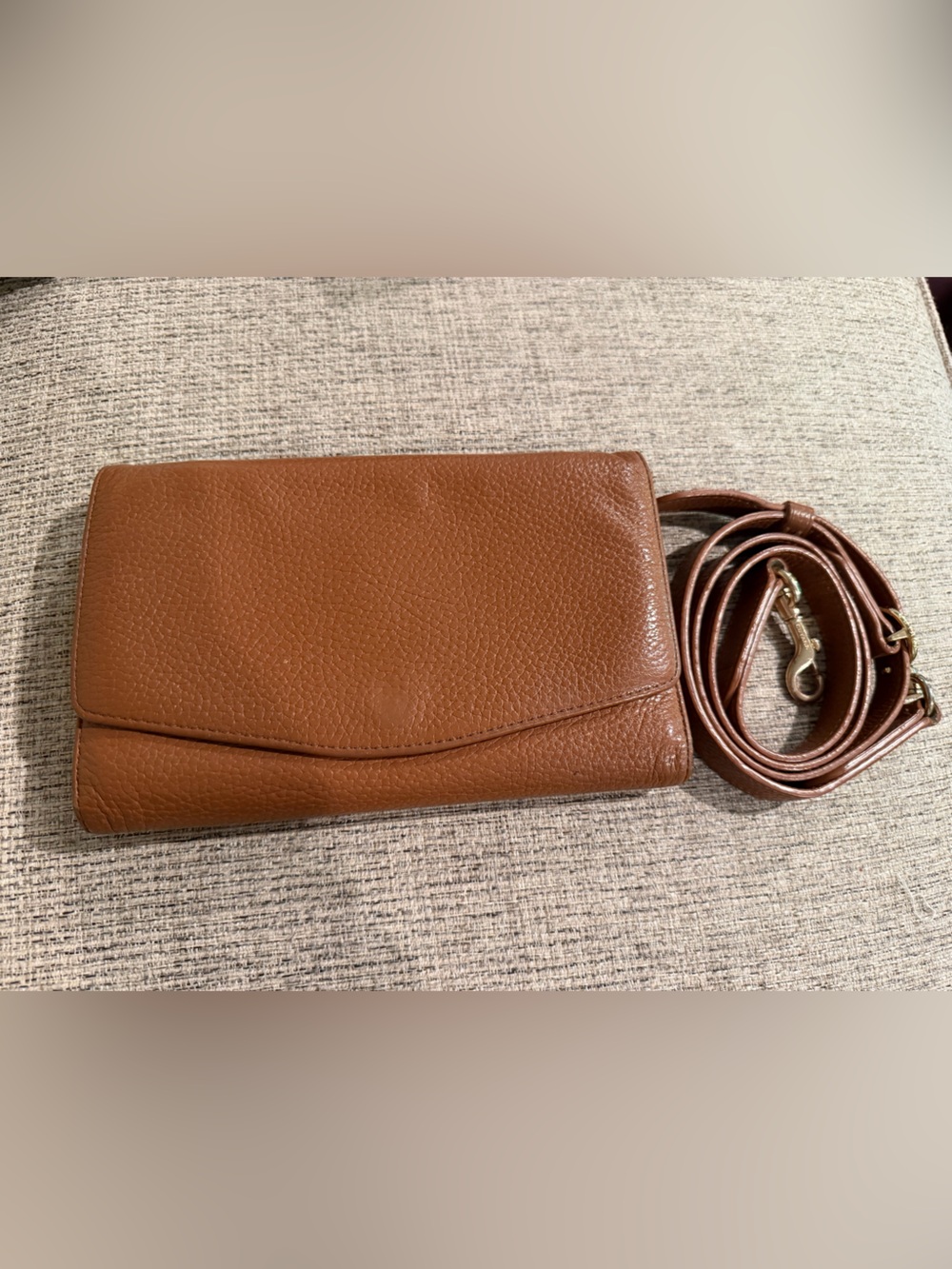 Cuyana Pebbled Leather Crossbody Wallet in Caramel Brown with Gold Hardware